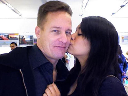 Magnetic Attraction | Elite Dating tips and Relationship, Pickup Artist Coach Mike Kollin getting Kissed by a Beautiful Asian Girl
